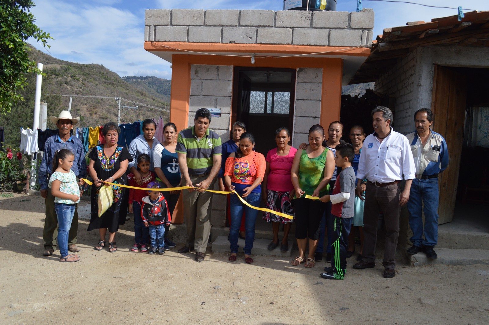 Por su parte el Jefe de Comunicación Social resaltó que en el último año la comunidad de El Rodeo ha recibido beneficios por más de 4 millones de pesos, y destacó que el compromiso del Presidente Municipal de llevar los apoyos y programas a las comunidades rurales de Acámbaro, se está cumpliendo cabalmente.