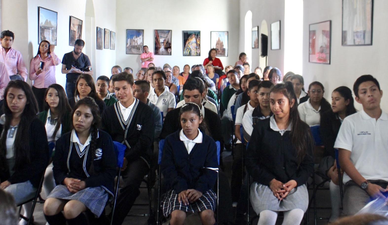 Recibieron de manos del presidente municipal Ricardo Villarreal la segunda entrega de año del programa "BKT".