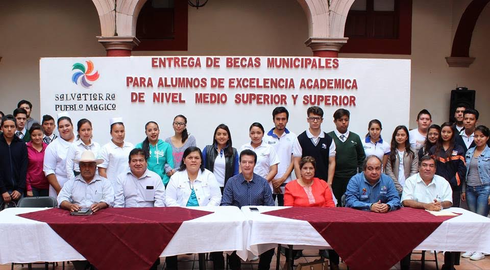 Con esta y más acciones la Coordinación de Educación de Salvatierra, refrenda su compromiso con la educación