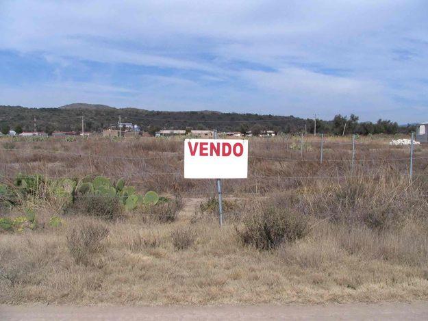 Siempre que adquieran un terreno o un lote deben exigir escrituras