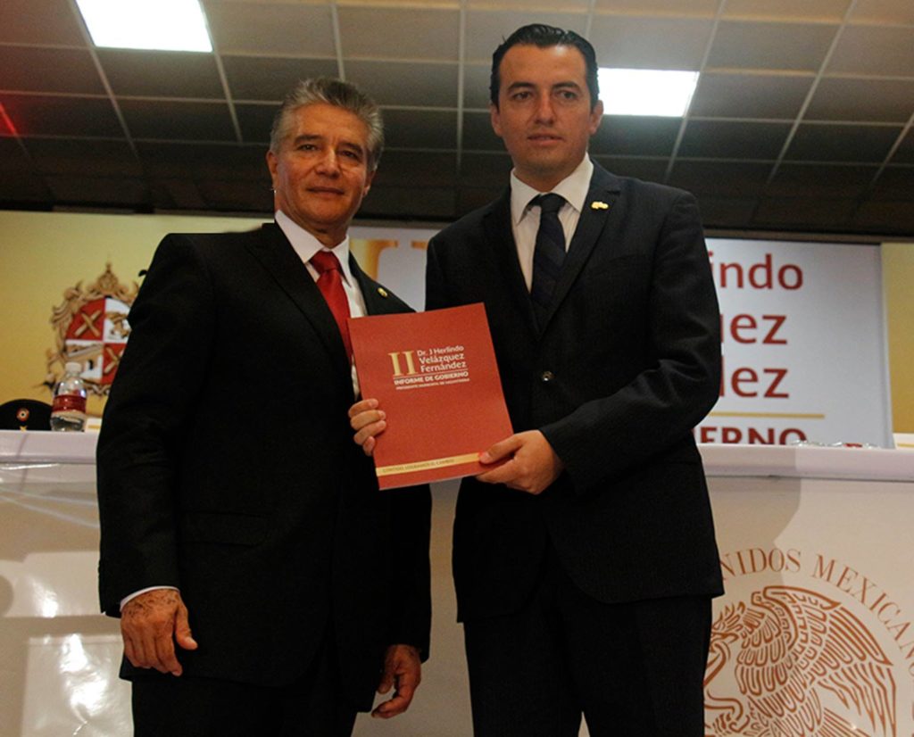 En su mensaje, Velázquez Fernández, puntualizó, que los más de 129 millones de pesos se ejecutaron de octubre del 2016 a julio del 2017, siendo 111 obras públicas realizadas, entre pavimentaciones, electrificaciones, colocación de líneas de drenaje y agua potable, mejoramiento de caminos , rehabilitación de imagen urbana, etc.