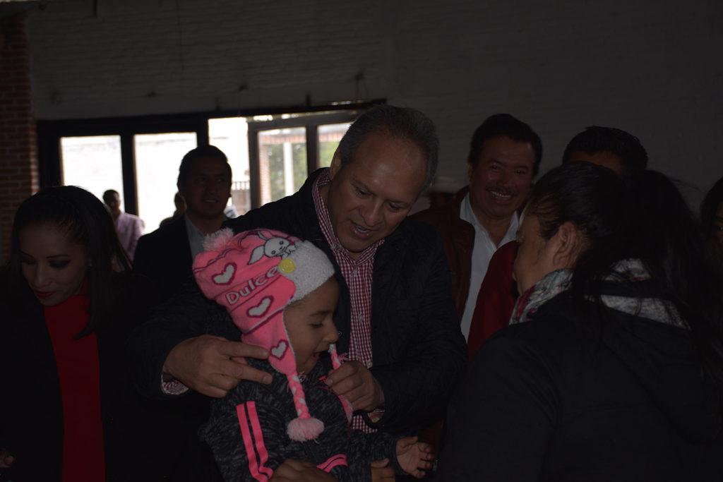 Mencionó que en su programa de trabajo se incluye un diagnóstico y propuesta que dará a conocer durante la campaña electoral para atacar de fondo la inseguridad, sin embargo, también comentó que no es el único problema que sufre al noreste de Guanajuato, pues los programas sociales se encuentran totalmente alejados de algunas comunidades en donde se requieren traslados de hasta seis horas para acceder a servicios de salud, lo cual debe ser atendido con urgencia.