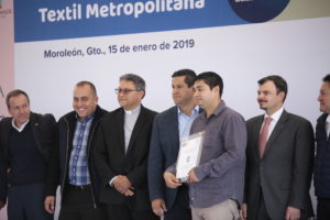 En beneficio de 360 empresarios de Moroleón y Uriangato, entregan autoridades la Plaza Textil Metropolitana.